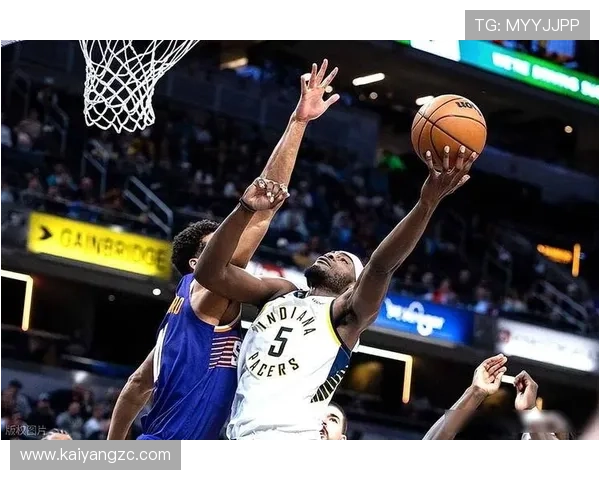 布克利用挡拆射程拉开防守，提升太阳关键时刻三分效率